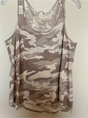 Old Navy Gray Camo Tank Top Medium